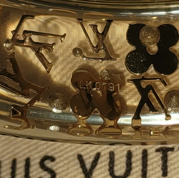 ⛔️SOLD!⛔Authentic Louis Vuitton Inclusion Transparent Lucite Crystal Bangle - Picture 4 of 6